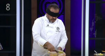 Mehmet Şef Tavuğu Gözleri Kapalı Kesti