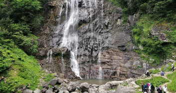 Mençuna Şelalesi, Yerli ve Yabancı Turistlerin En Gözde Mekanlarından Biri Oldu