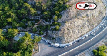 Antalya'da 2 Kilometrelik Piknik Kuyruğu