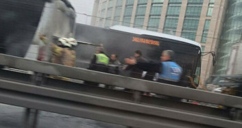 Çağlayan'da Metrobüste Yangın! Müdahale Sürüyor