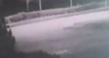 Minibüs Çarptı! 50 Metre Savruldu