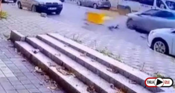 Otomobil ve Motosiklet Burun Buruna Çarpıştı! O Anlar Kamerada