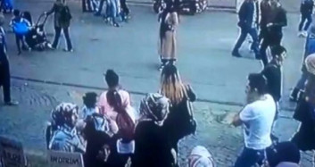 Kadına Tokat Attı Yumrukların Hedefi Oldu