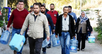 Muğla'da halk isyan etti! Muhtar tankerle cadde ve sokaklarda su dağıttı!