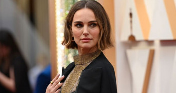 Natalie Portman, Oscar Ödülleri Töreni’nde Giydiği Kıyafetle Dikkat Çekti