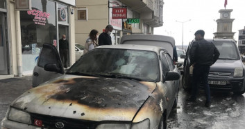 Nevşehir'de Alev Alan Araçtan Son Anda Kurtuldular