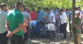 Ölümün nereden geleceği belli olmuyor! Elazığ'da halay başı çeken adam kalp krizi geçirerek bir anda yere yığıldı
