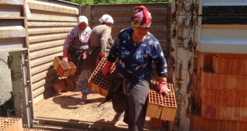 Onların Ne Anneler Ne De Kadınlar Günü Var