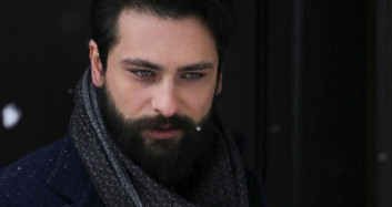 Onur Tuna Sarmaşık Şarkısını Seslendirdi