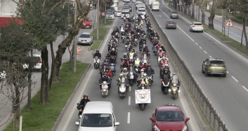 Ordulu motosikletli kuryelerden bilinçli farkındalık: Trafik kazalarına dikkat çekmek amacıyla konvoy oluşturdular