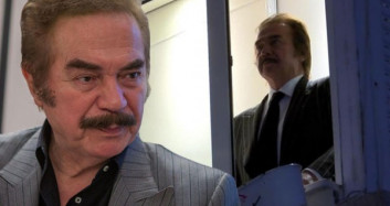 Orhan Gencebay Evinin Penceresinden İstiklal Marşı'nı Okudu
