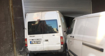Pedalları Karıştıran Şoför Kaza Yaptı