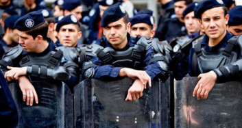155 Hattında Yaşanan Fıkra Gibi Diyaloglar