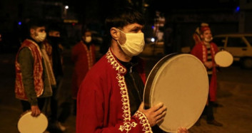 Ramazan Davulcularının Maske ve Eldivenli İlk Mesaisi Şaşırttı!