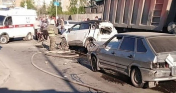 Rusya’da Freni Boşalan Kamyon 8 Aracı Birden Ezdi