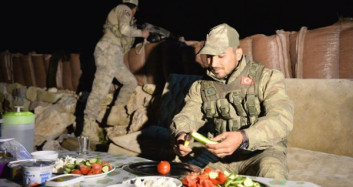 Türkiye 2019 Yılının İlk Sahurunu Yaptı