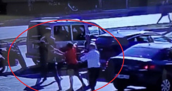 Samsun'da yol verme tartışması kanlı bitti! Bir polis memuru bıçaklandı!