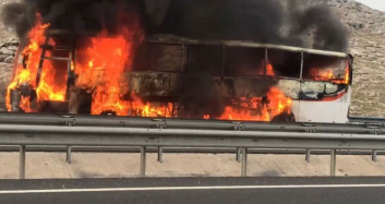 Şanlıurfa'da Yolcu Otobüsü Alevlerin Esiri Oldu