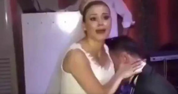Daha Kötü Çok Az Şey Gördüm! Kendi Düğünlerinde Hiç Kimseden Utanmayıp Yılan Dansı Yapan Çift