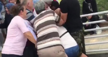 CHP'liler Şehit Annesine Saldırdılar