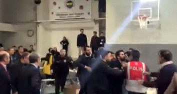 Seçim Kurulu'nda Tekme Tokat Kavga Çıktı!