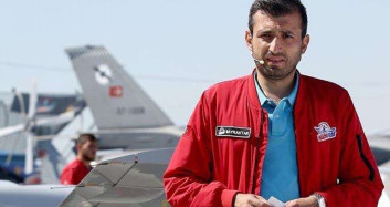Selçuk Bayraktar Gençlerin Ricasını Kırmadı! Öğrencilerin Hazırladığı Otonom Araçları İnceledi