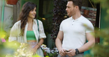 Sen Çal Kapımı Dizisi Oyuncusu Melisa Döngel Set Arkasını Paylaştı