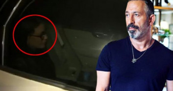 Serenay Sarıkaya, Cem Yılmaz'ın Evine Giderken Görüntülendi