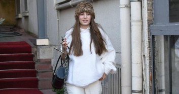 Serenay Sarıkaya, Annesi ile Cem Yılmaz’ın Tanışmasıyla İlgili Soruları Geçiştirdi