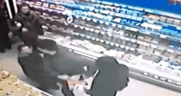 Sevgilisine Sataşan Adamı Tek Yumrukla Nakavt Etti