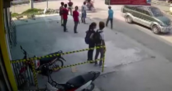 Sevgilisinin Gözü Önünde Yaşanan Olaya Bakın!