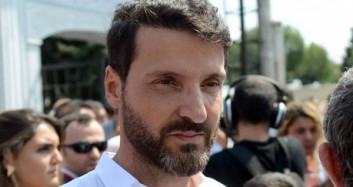 Sinan Özen Kızı Neva’nın Sağlık Durumu Hakkında Bilgi Verdi