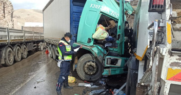 Sincan'da Çöp Kamyonu ile Tırın Çarpışma Anları