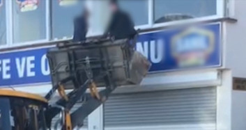 Şırnak Polisinden İş Makinesiyle Kumar Baskını