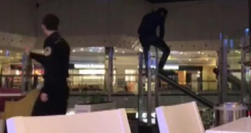 Şişli'de AVM'de İntihara Kalkışan Gencin Görüntüleri