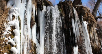 Sızır Şelalesindeki Buz Sarkıtları Görenleri Şaşkına Çevirdi