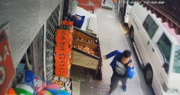 Sultangazi'de Freni Boşalan Midibüs Kaza Yaptı