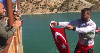 Tunceli'de Düzenlenen Yamaç Paraşütü Akrobasi Şampiyonası'ndan Renkli Görüntüler