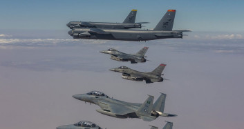 Türk F-16'ları Amerika'nın B-52 Uçaklarına Refakatçilik Etti
