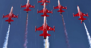 Türk Yıldızları’ndan nefes kesen gösteri: Azerbaycan TEKNOFEST etkinliği AKINCI TİHA tarafından kaydedildi