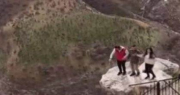 Uçurum Kenarında Halay Çektiler! Yürekler Ağza Geldi
