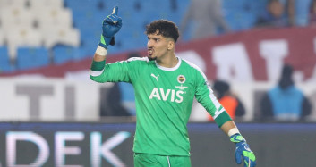 Ünlü Spor Yorumcusundan Altay Bayındır'ın Hareketlerine Çok Sert Tepki!
