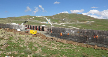 Van’ın İran Sınırına 64 Kilometrelik Duvar Örülüyor