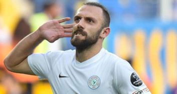 Vedat Muriqi'in Eşinden Sarı Lacivertlileri Heyecanlandıran Paylaşım