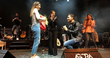 Derya Uluğ'un Sahnesinde Sürpriz Evlilik Teklifi!