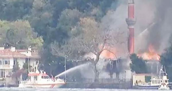 Vaniköy Camii'inde Yangın!