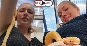 Yasemin Allen Evinde Beslediği Yılanı Vücudunda Gezdirdi
