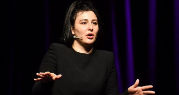 Yasemin Sakallıoğlu’ndan Karantina Sürecini Anlatan Eğlenceli Paylaşım