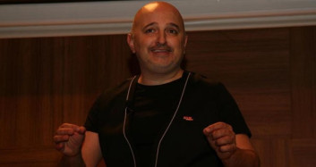 Yavuz Seçkin, Aleyna Tilki'yi Taklit Edebilmek İçin Burnunu Kaldırttı