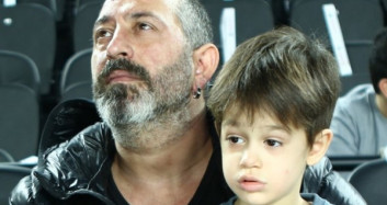 Cem Yılmaz'ın Oğlu Kemal'in, Yıl Sonu Gösterisine Damga Vuran Dans Şovu